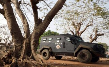 LIBERAN A 42 SECUESTRADOS EN NIGERIA; 317 NIÑAS CONTINÚAN COMO REHENES