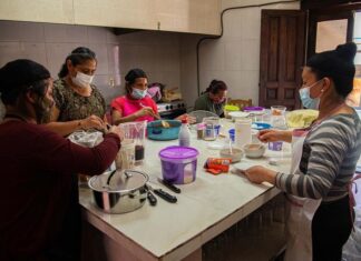 PARA HUIR DE LA VIOLENCIA MACHISTA, MUJERES INDÍGENAS ABREN SU RESTAURANTE EN CHIAPAS