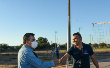 BAJO EL PROGRAMA 1, 2, 3 POR MI COLONIA DE DIF CAJEME, EL ALCALDE JAVIER LAMARQUE CUMPLE A FAMILIAS DE PRIMERO DE MAYO