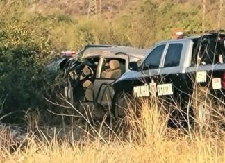 Fallece menor de edad en volcamiento en la carretera.